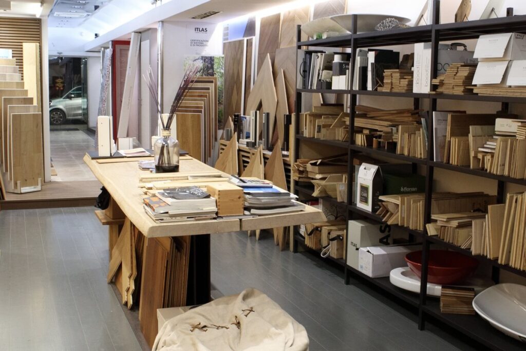 Showroom Maison du Parquet a Napoli con campionari di parquet